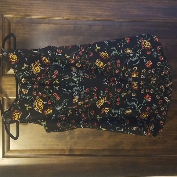 CAbi Tops - Cabi sleeveless floral top